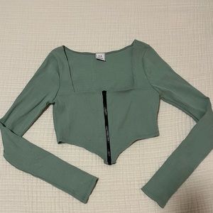 Green long sleeve crop